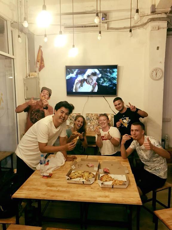 Warm White Hostel Bangkok Exterior foto