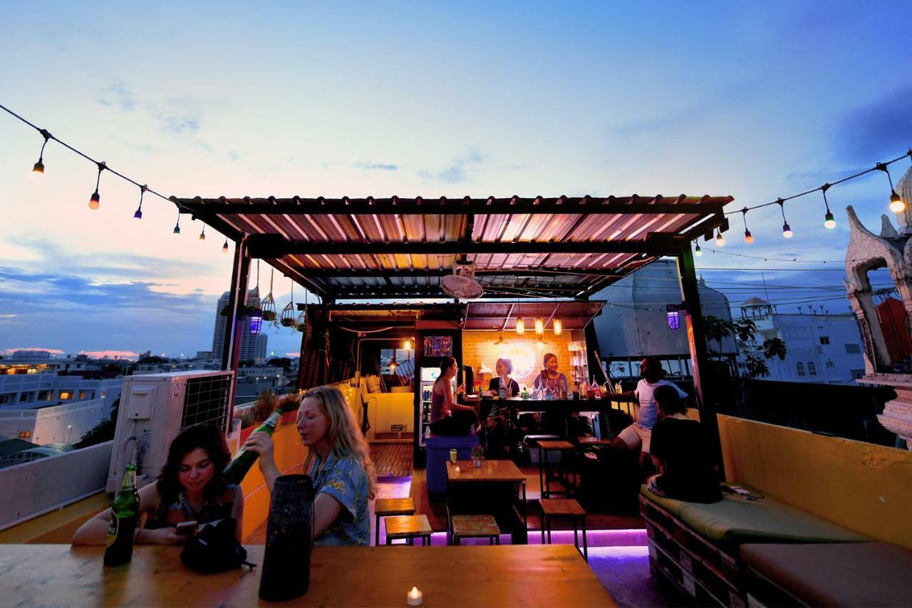 Warm White Hostel Bangkok Exterior foto