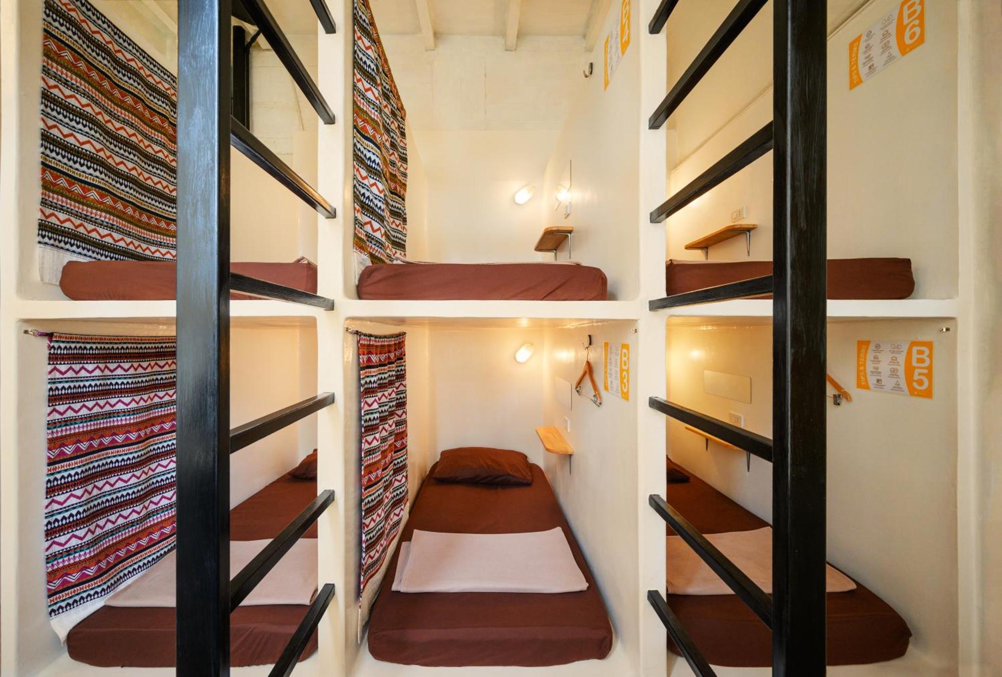 Warm White Hostel Bangkok Exterior foto